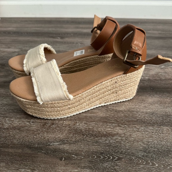 Brash Shoes - Brash Cream and Tan Wedge Sandals